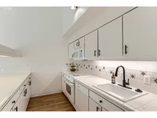 Photo #5: 177824676 Listing