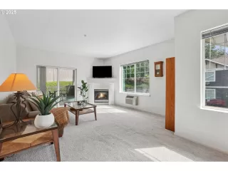 Photo #4: 178288235 Listing