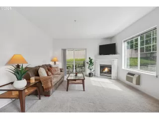 Photo #5: 178288235 Listing