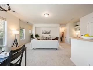 Photo #4: 178389369 Listing 