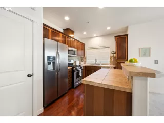 Photo #6: 178389369 Listing 