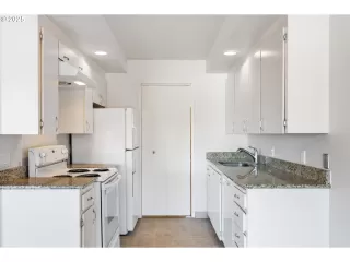 Photo #3: 178622505 Listing 