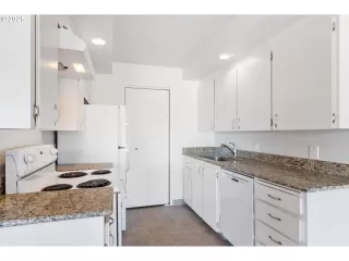 Photo #4: 178622505 Listing 