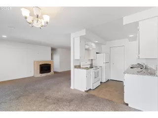 Photo #5: 178622505 Listing 