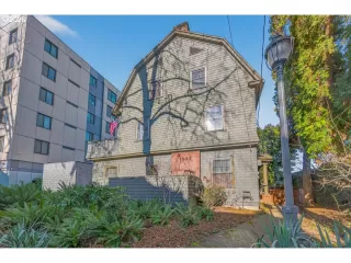 Photo #3: 179098635 Listing 