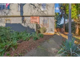 Photo #4: 179098635 Listing 