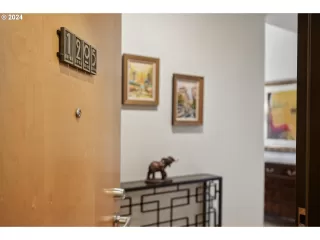 Photo #3: 179506446 Listing 