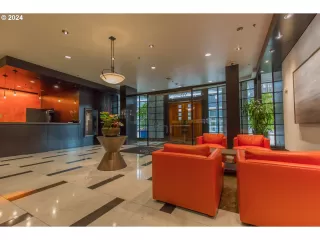 Photo #4: 179506446 Listing 