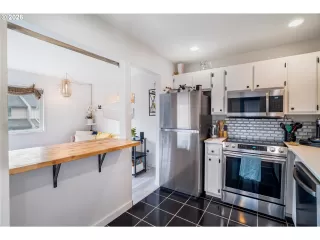 Photo #1: 179596766 Listing 