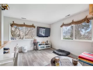 Photo #2: 179596766 Listing 