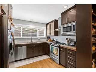 Photo #5: 179731914 Listing 