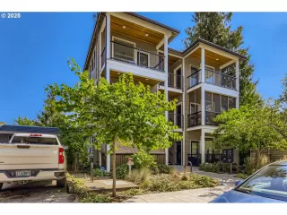 More Details about MLS # 179754243 : 1616 NE 45TH AVE 5