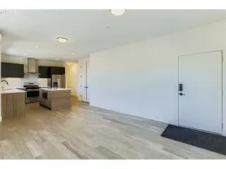Photo #2: 179754243 Listing 