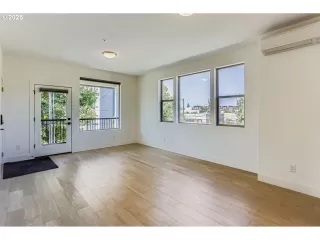 Photo #4: 179754243 Listing 