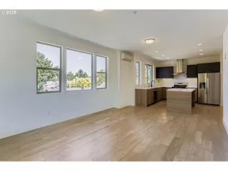Photo #5: 179754243 Listing 