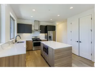 Photo #6: 179754243 Listing 