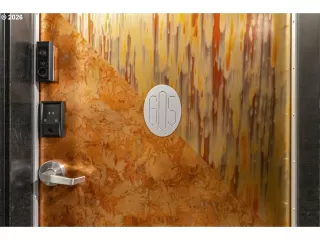 Photo #2: 179859532 Listing