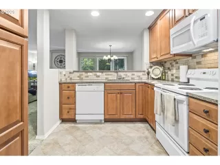 Photo #2: 180162998 Listing 