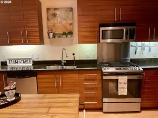 Photo #5: 180626547 Listing