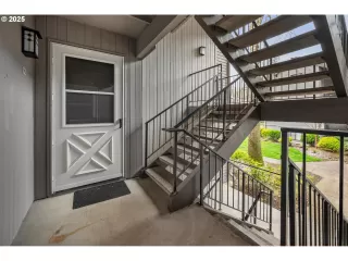 Photo #3: 180794598 Listing