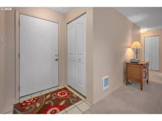 Photo #4: 180794598 Listing