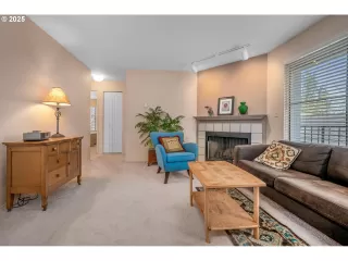 Photo #6: 180794598 Listing