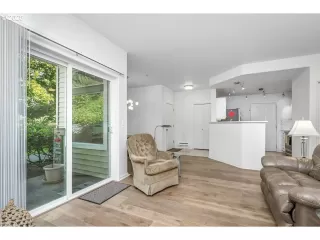 Photo #4: 180936878 Listing 