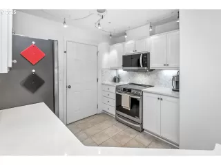 Photo #5: 180936878 Listing 