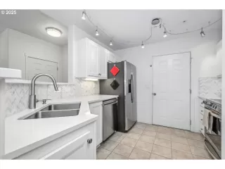 Photo #6: 180936878 Listing 