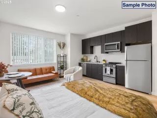 Photo #4: 181183949 Listing