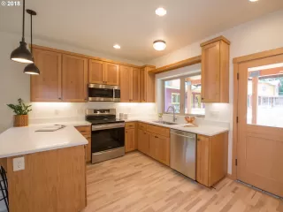 Photo #4: 18186037 Listing