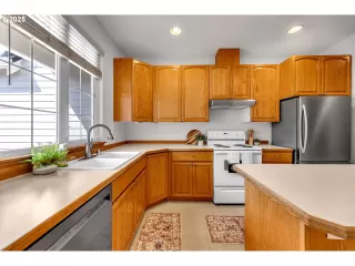 Photo #2: 182479701 Listing