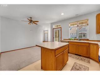 Photo #5: 182479701 Listing