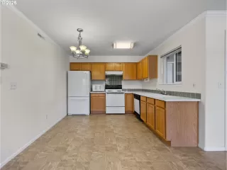 Photo #2: 182660377 Listing 