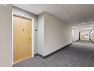 Photo #5: 182764881 Listing