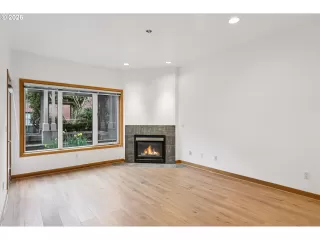 Photo #6: 182764881 Listing