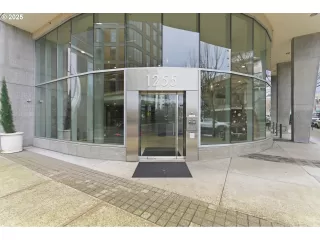 Photo #1: 182827330 Listing