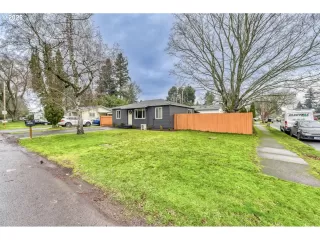 Photo #3: 183414371 Listing