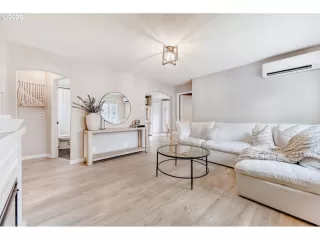 Photo #5: 183414371 Listing