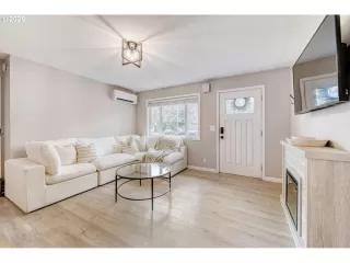 Photo #6: 183414371 Listing