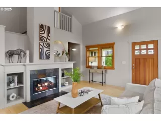 Photo #2: 183602435 Listing