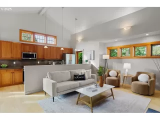 Photo #4: 183602435 Listing