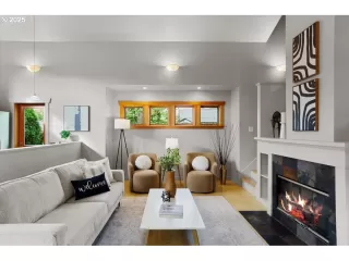 Photo #5: 183602435 Listing