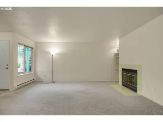 Photo #5: 184152457 Listing