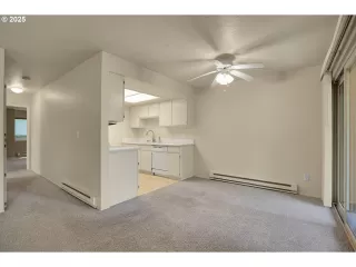 Photo #6: 184152457 Listing