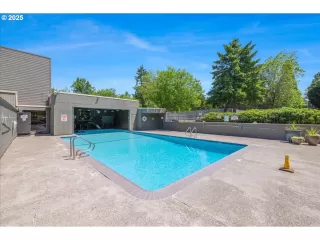 Photo #6: 184187953 Listing 