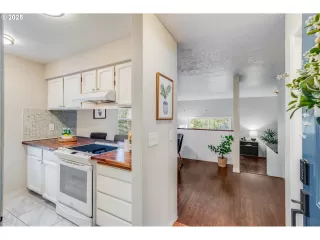 Photo #4: 184341766 Listing 