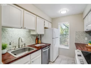 Photo #6: 184341766 Listing 