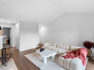 Photo #5: 184420100 Listing