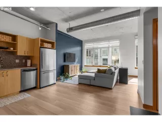 Photo #2: 184523792 Listing